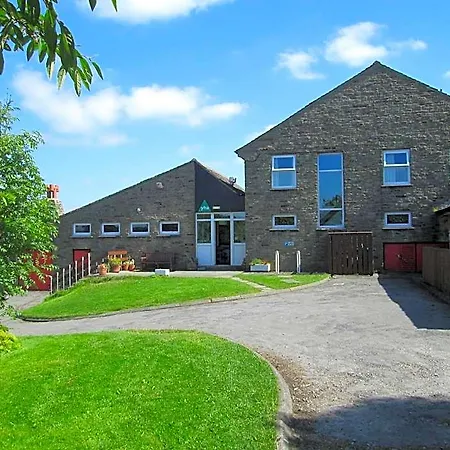 Yha Hostel *
